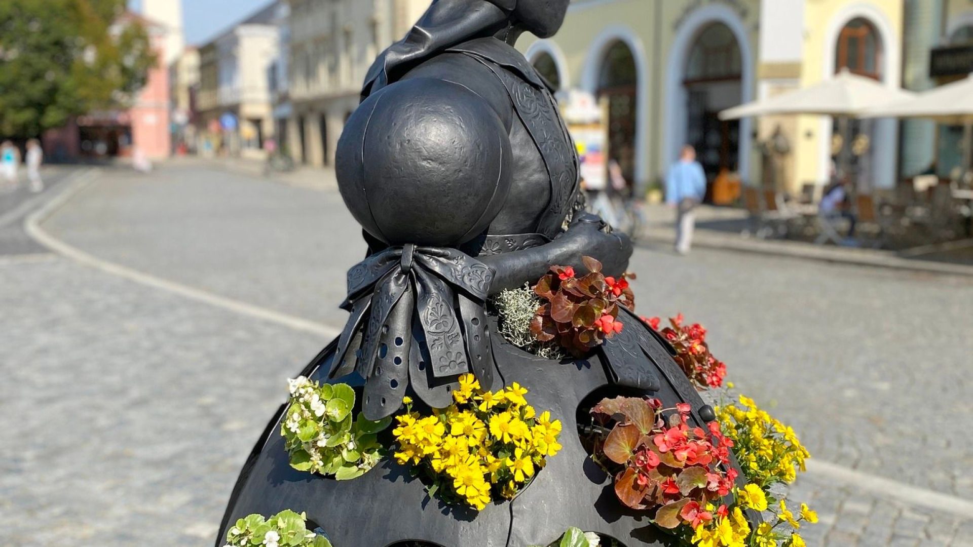 certova-kovarna-krojovana-1