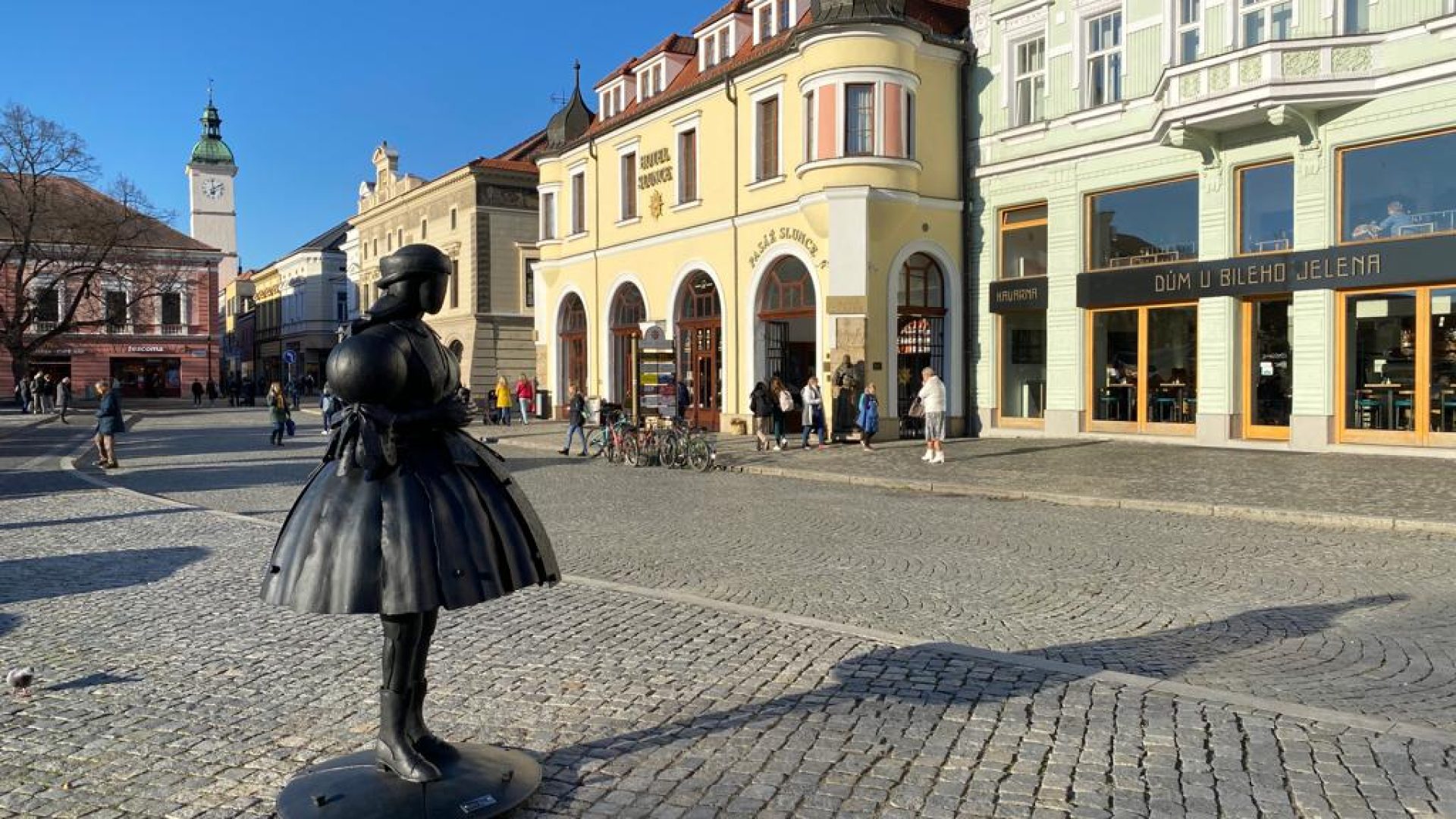 certova-kovarna-krojovana-3