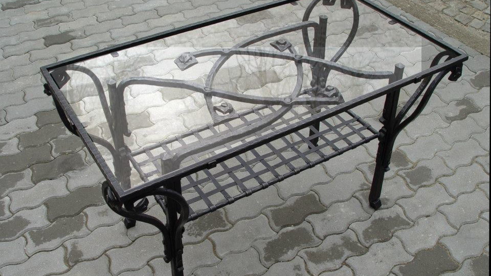 certova-kovarna-stoly-14